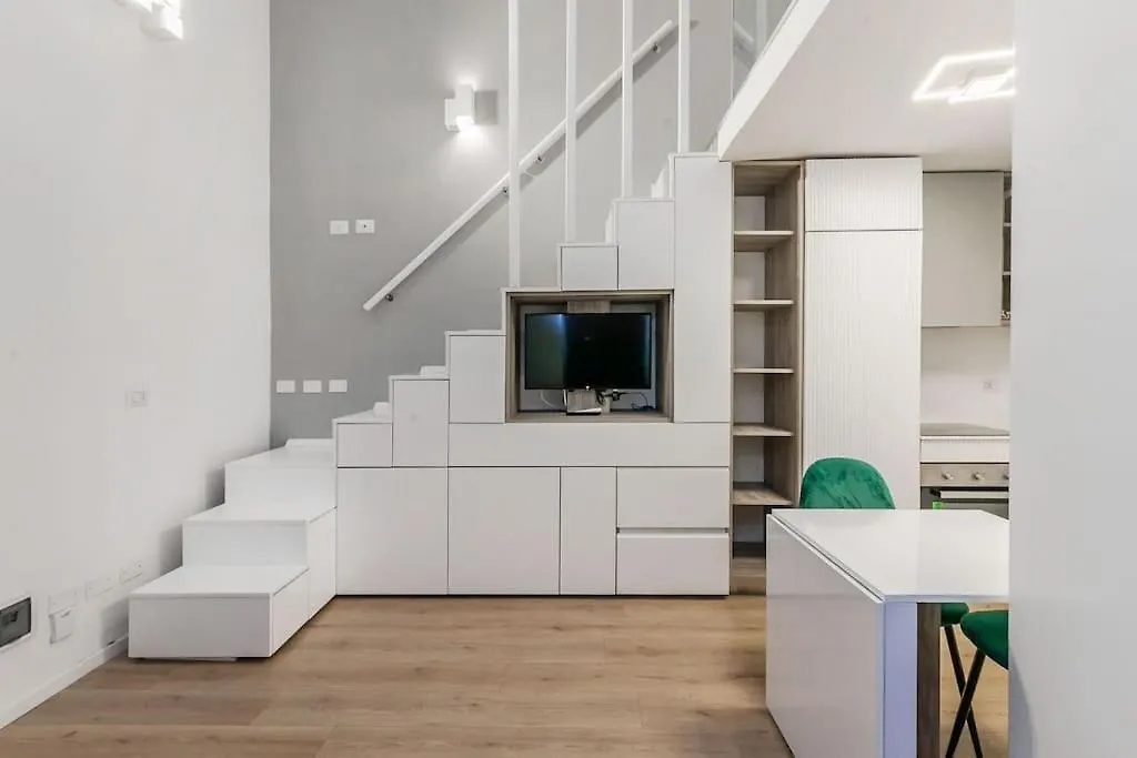 Contatti di Elegante Pied-A-Terre Stile & Comodita A Milano